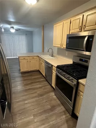 Photo #3: 2471535 Listing 