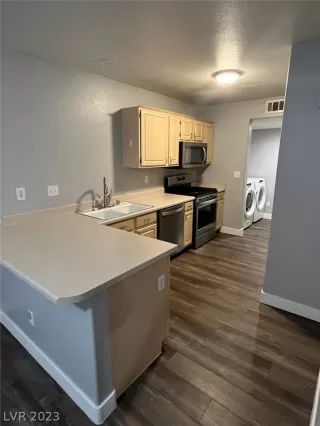 Photo #4: 2471535 Listing 