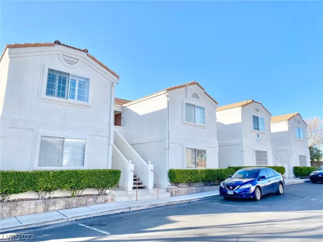 MLS: 2471539 Condo For Sale