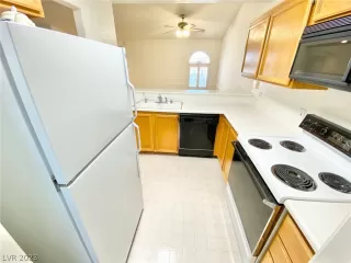 Photo #5: 2471539 Listing 