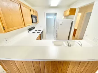 Photo #6: 2471539 Listing 