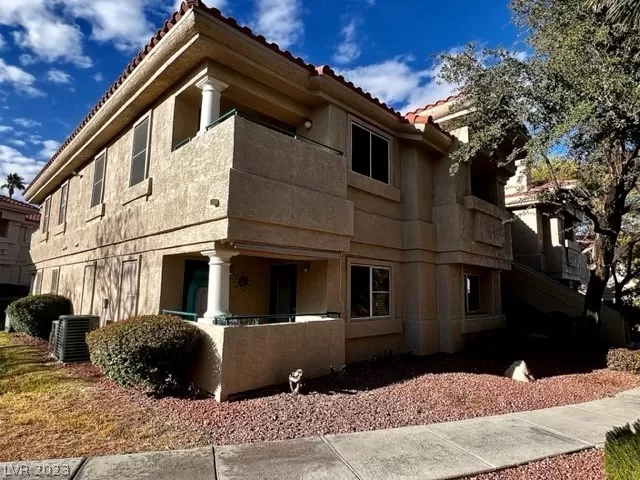 MLS: 2471557 Condo For Sale