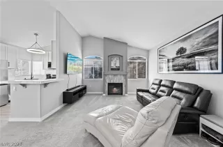 Photo #3: 2471571 Listing