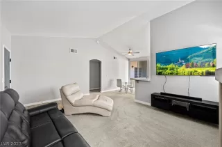 Photo #5: 2471571 Listing