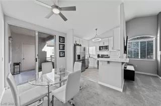 Photo #6: 2471571 Listing