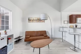 Photo #2: 2471586 Listing