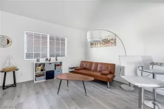 Photo #3: 2471586 Listing