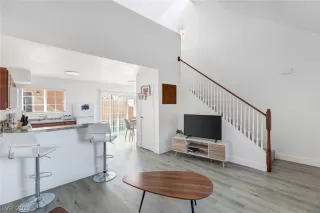 Photo #4: 2471586 Listing