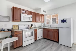 Photo #6: 2471586 Listing