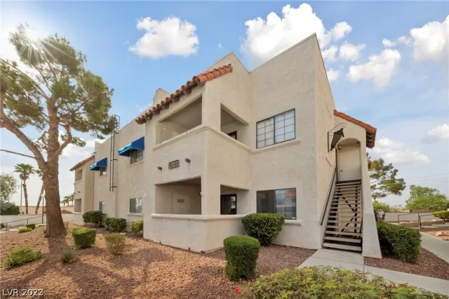 MLS: 2471593 Condo For Sale
