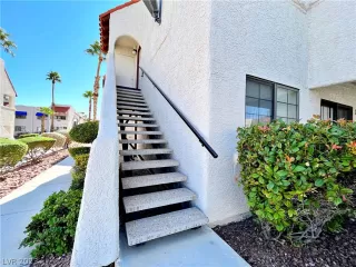 Photo #1: 2471593 Listing 