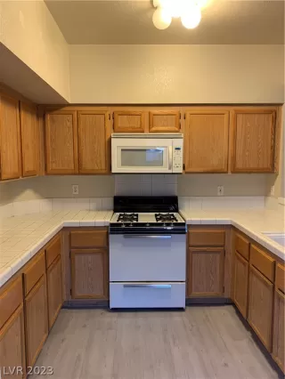 Photo #3: 2471599 Listing 