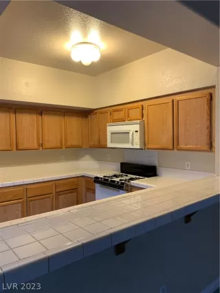 Photo #4: 2471599 Listing 