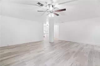 Photo #5: 2471633 Listing 