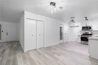 Photo #6: 2471633 Listing 