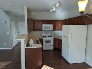 Photo #4: 2471644 Listing