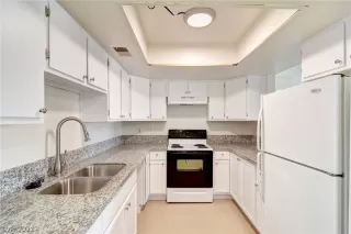 Photo #4: 2471649 Listing 