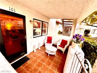 Photo #4: 2471652 Listing