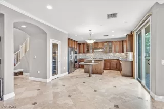 Photo #5: 2471664 Listing 