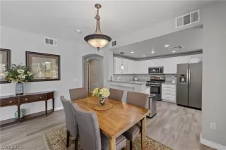 Photo #5: 2471684 Listing