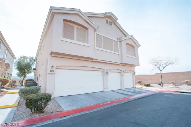 MLS: 2471692 Condo For Sale