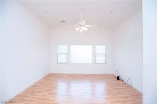 Photo #2: 2471692 Listing