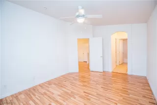 Photo #4: 2471692 Listing