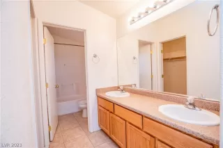 Photo #5: 2471692 Listing