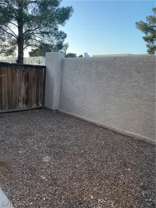Photo #1: 2471696 Listing 