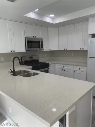 Photo #2: 2471696 Listing 