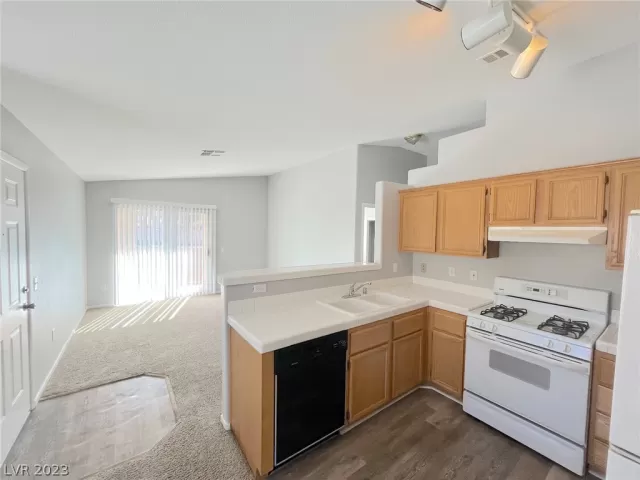 MLS: 2471716 Condo For Sale