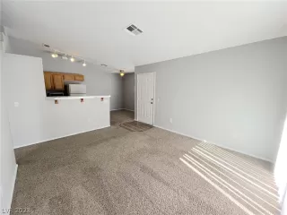 Photo #5: 2471716 Listing 