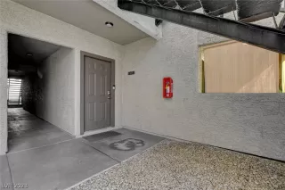 Photo #5: 2471722 Listing