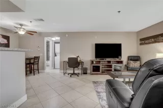 Photo #6: 2471722 Listing