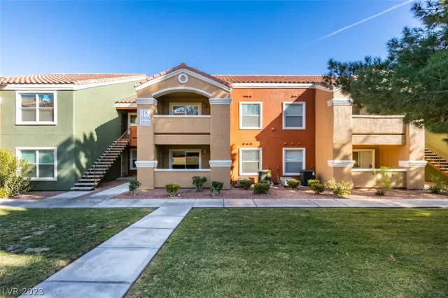 MLS: 2471775 Condo For Sale