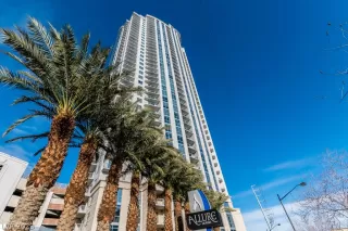 Photo #3: 2471860 Listing