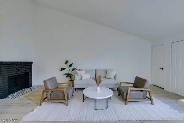 MLS: 2471886 Condo For Sale