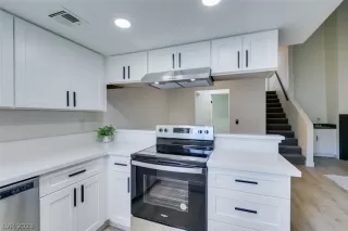 Photo #2: 2471886 Listing