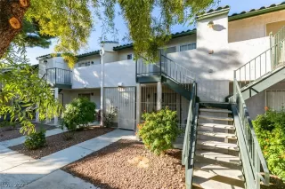 Photo #3: 2471886 Listing