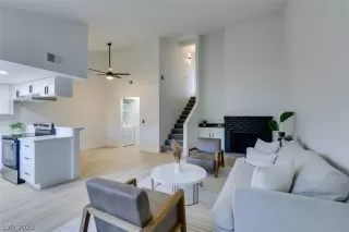 Photo #4: 2471886 Listing