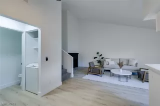 Photo #5: 2471886 Listing