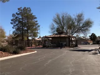 Photo #1: 2471932 Listing 