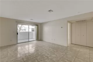 Photo #4: 2471944 Listing