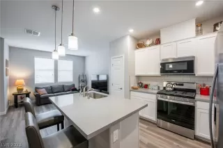 Photo #1: 2471967 Listing 