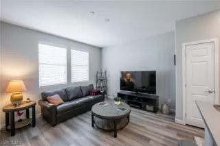 Photo #2: 2471967 Listing 