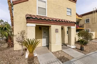 Photo #1: 2472015 Listing