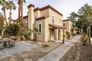 Photo #2: 2472015 Listing