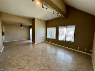 Photo #2: 2472031 Listing