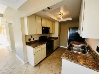 Photo #4: 2472031 Listing