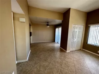 Photo #5: 2472031 Listing